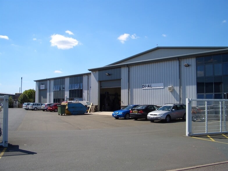 Cheltenham Rd E, Gloucester à louer - Photo du bâtiment - Image 3 de 8