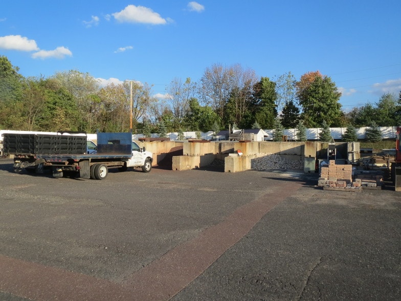 560 Seminary St, Pennsburg, PA for lease - Building Photo - Image 3 of 11