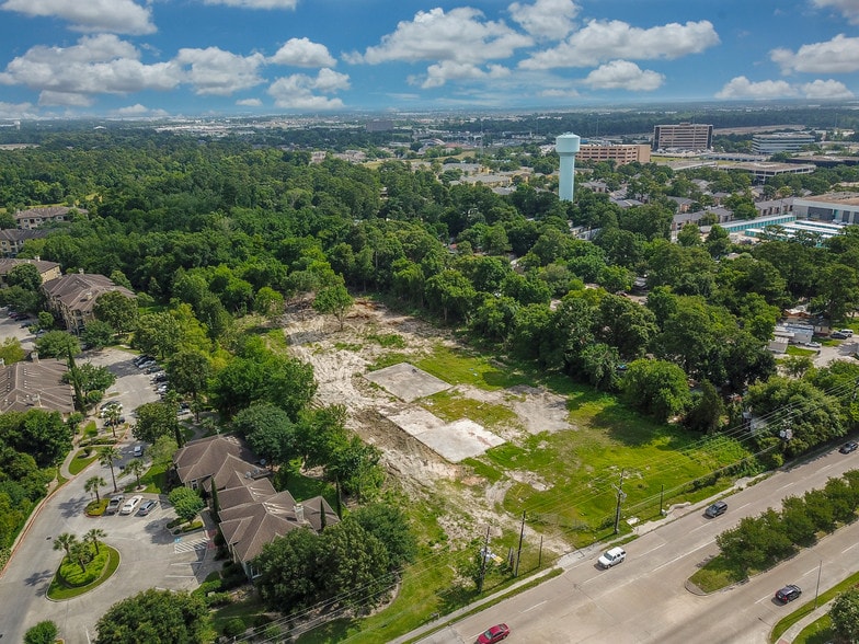 822 W Greens Rd, Houston, TX for lease - Building Photo - Image 2 of 8