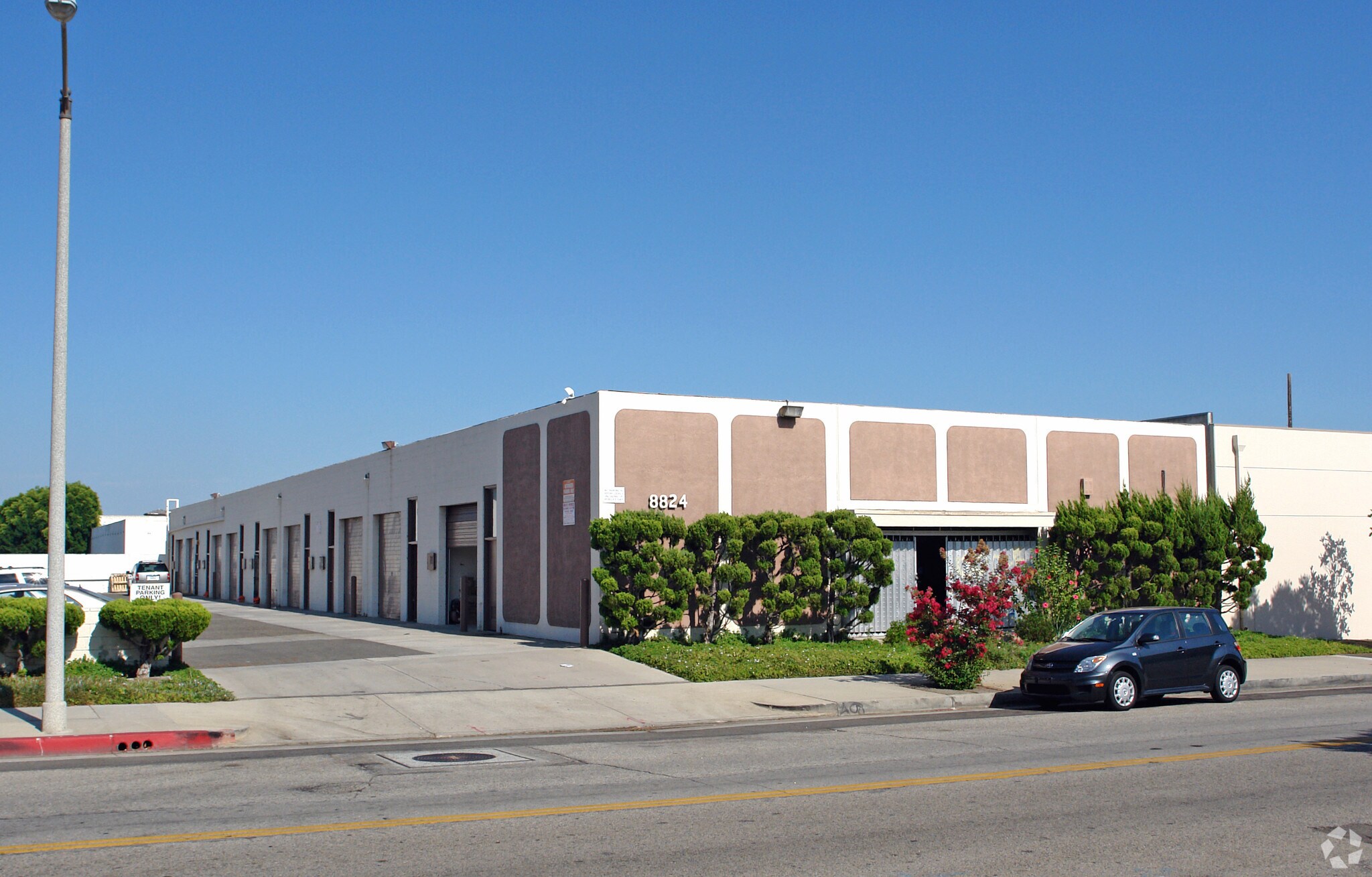8832 Shirley Ave, Northridge, CA for lease Primary Photo- Image 1 of 5