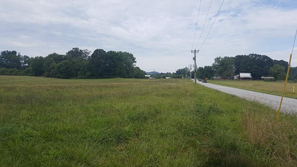 80 School House Rd, Mills River, NC for sale - Building Photo - Image 3 of 6