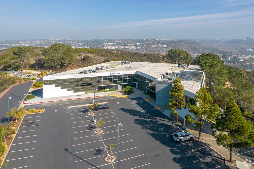 11095 Torreyana Rd, San Diego, CA à louer - Photo du bâtiment - Image 3 de 7