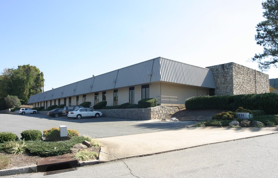 1731 Commerce Dr NW, Atlanta, GA à vendre - Photo du bâtiment - Image 2 de 3