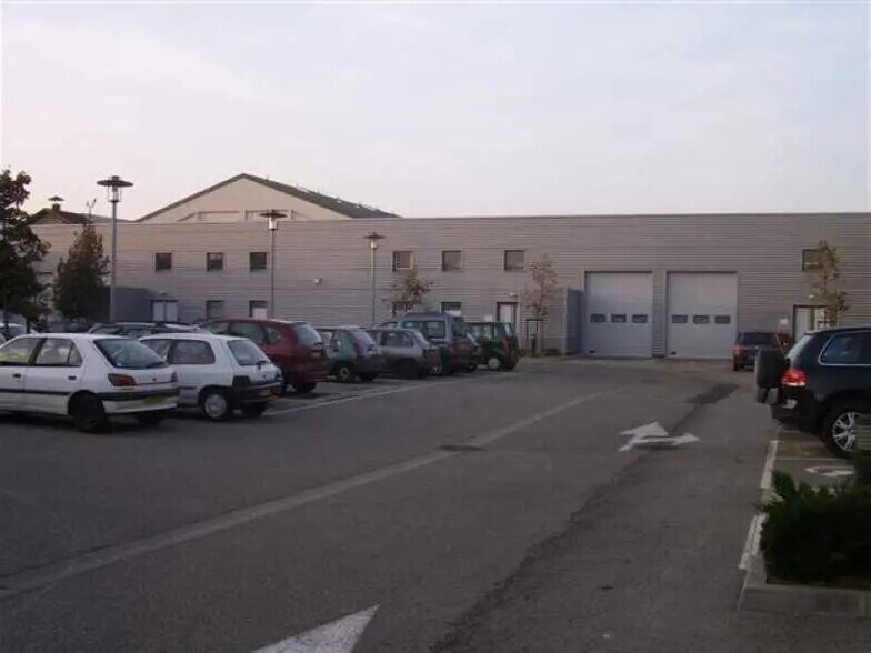 Flex dans Lyon à louer - Photo du bâtiment - Image 2 de 28