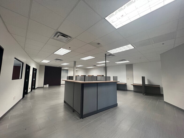 2401 W Glendale Ave, Phoenix, AZ à louer - Photo intérieure - Image 3 de 13