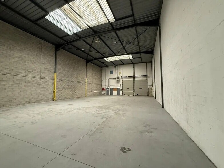 Office in Saint-Ouen-sur-Seine for lease - Interior Photo - Image 3 of 8