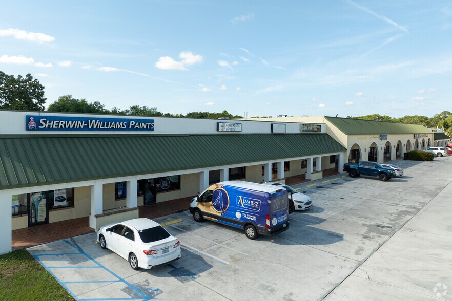 8421-8453 S US Highway 1, Port Saint Lucie, FL à louer - Photo du bâtiment - Image 2 de 4