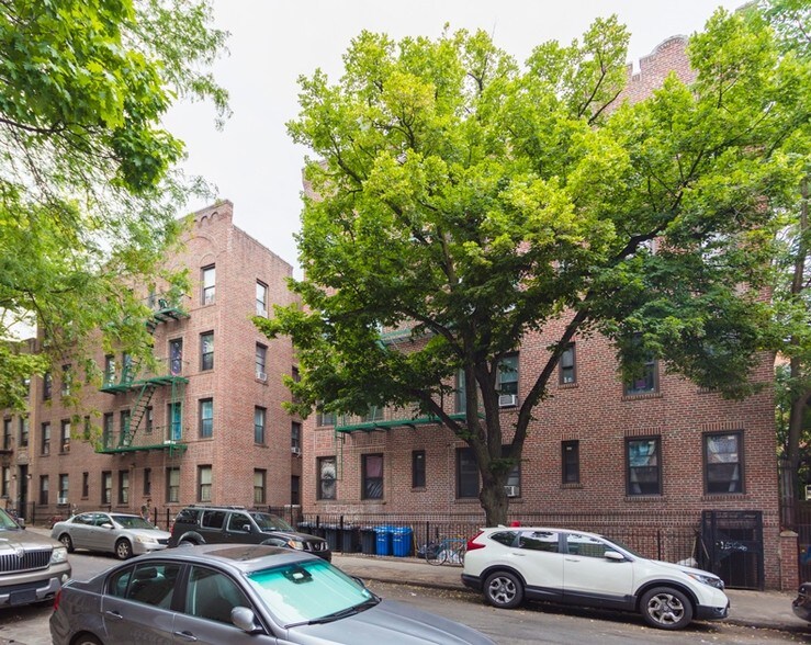961 42nd St, Brooklyn, NY à vendre - Photo principale - Image 1 de 4