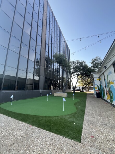 13740 Midway Rd, Farmers Branch, TX for lease - Building Photo - Image 2 of 9