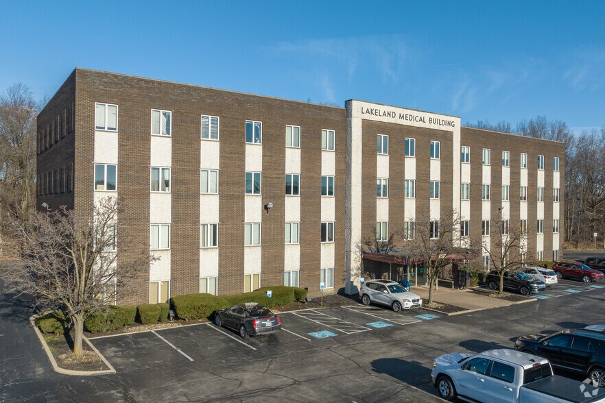 25701 N Lakeland Blvd, Cleveland, OH à vendre - Photo du bâtiment - Image 1 de 28