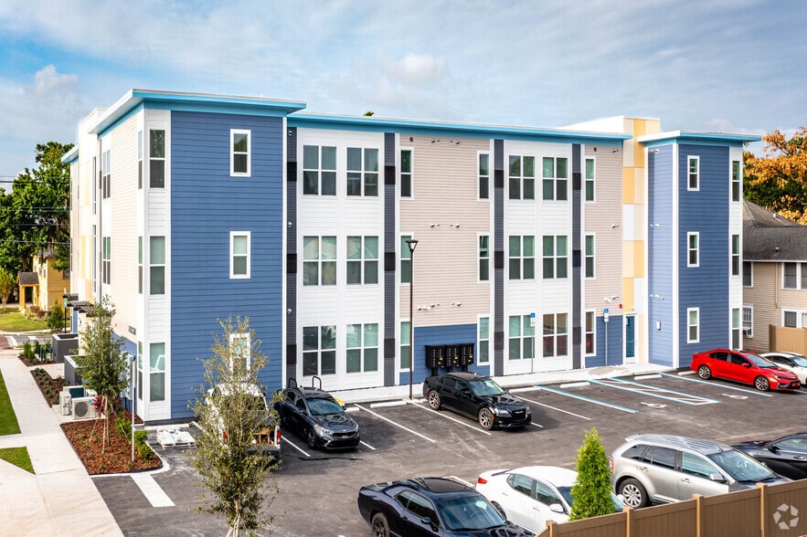 325 S Lake Ave, Lakeland, FL for sale - Primary Photo - Image 1 of 43