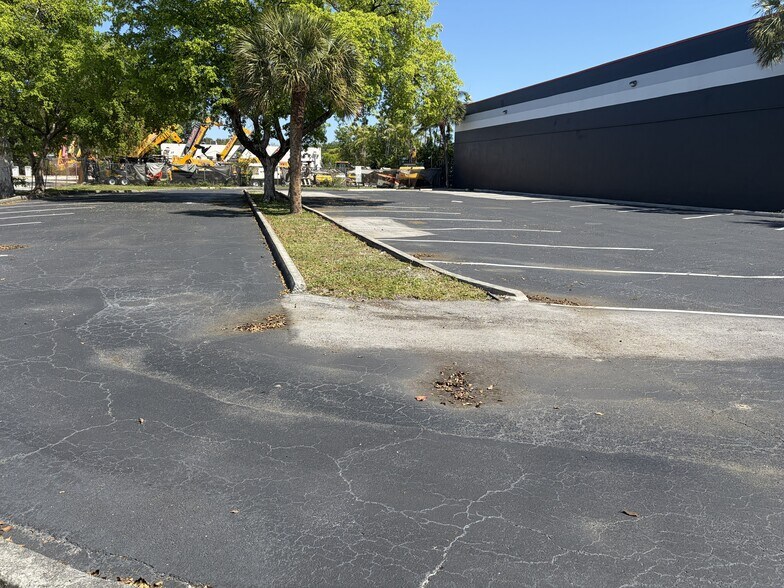 3051 N 29th Ave, Hollywood, FL à louer - Photo du bâtiment - Image 3 de 5