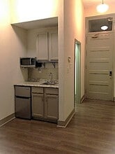 1111 W 39th St, Kansas City, MO for lease Interior Photo- Image 2 of 2