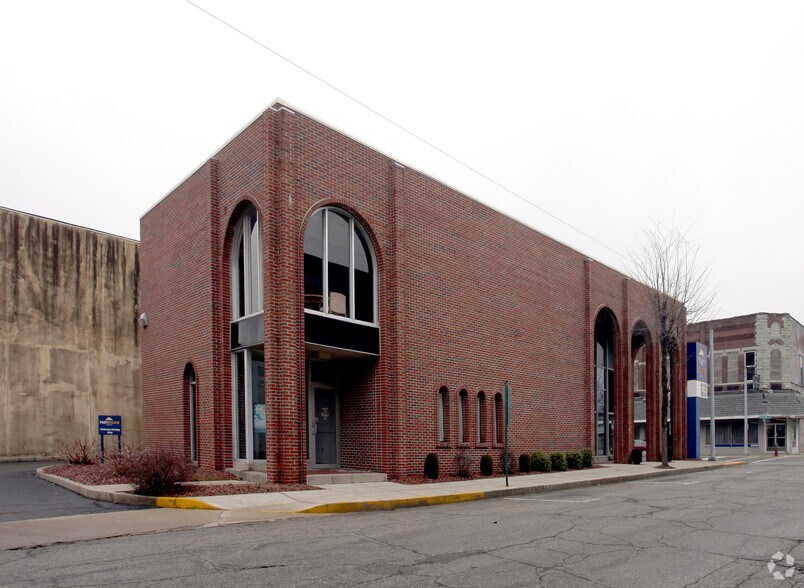 202 N Harrison St, Alexandria, IN à vendre - Photo principale - Image 1 de 2