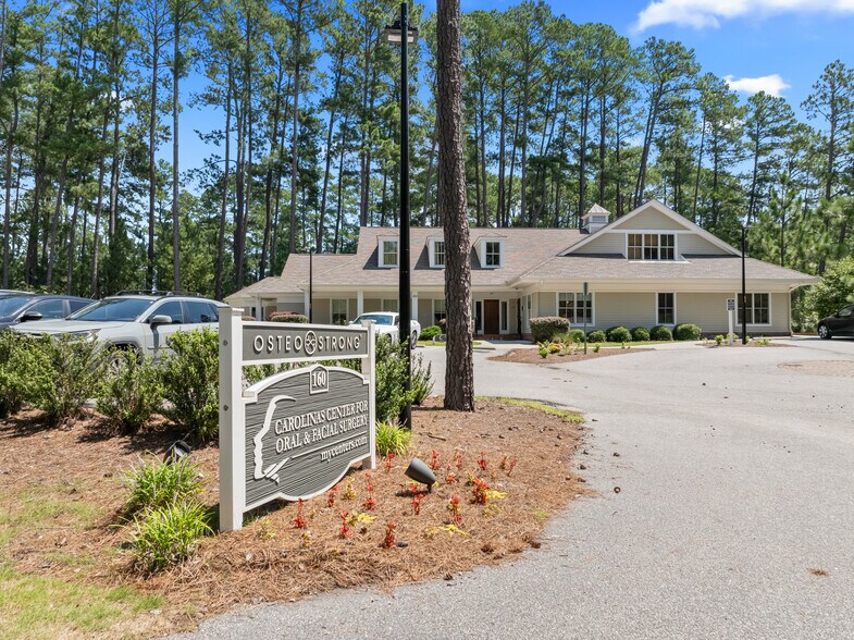 160 Turnberry Way, Pinehurst, NC à vendre - Photo du bâtiment - Image 3 de 8