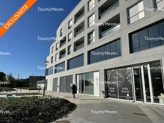 Plus de détails pour Multi-résidentiel à vendre