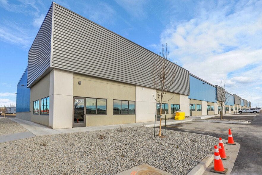 5200 Oneida St, Commerce City, CO for lease - Building Photo - Image 1 of 21