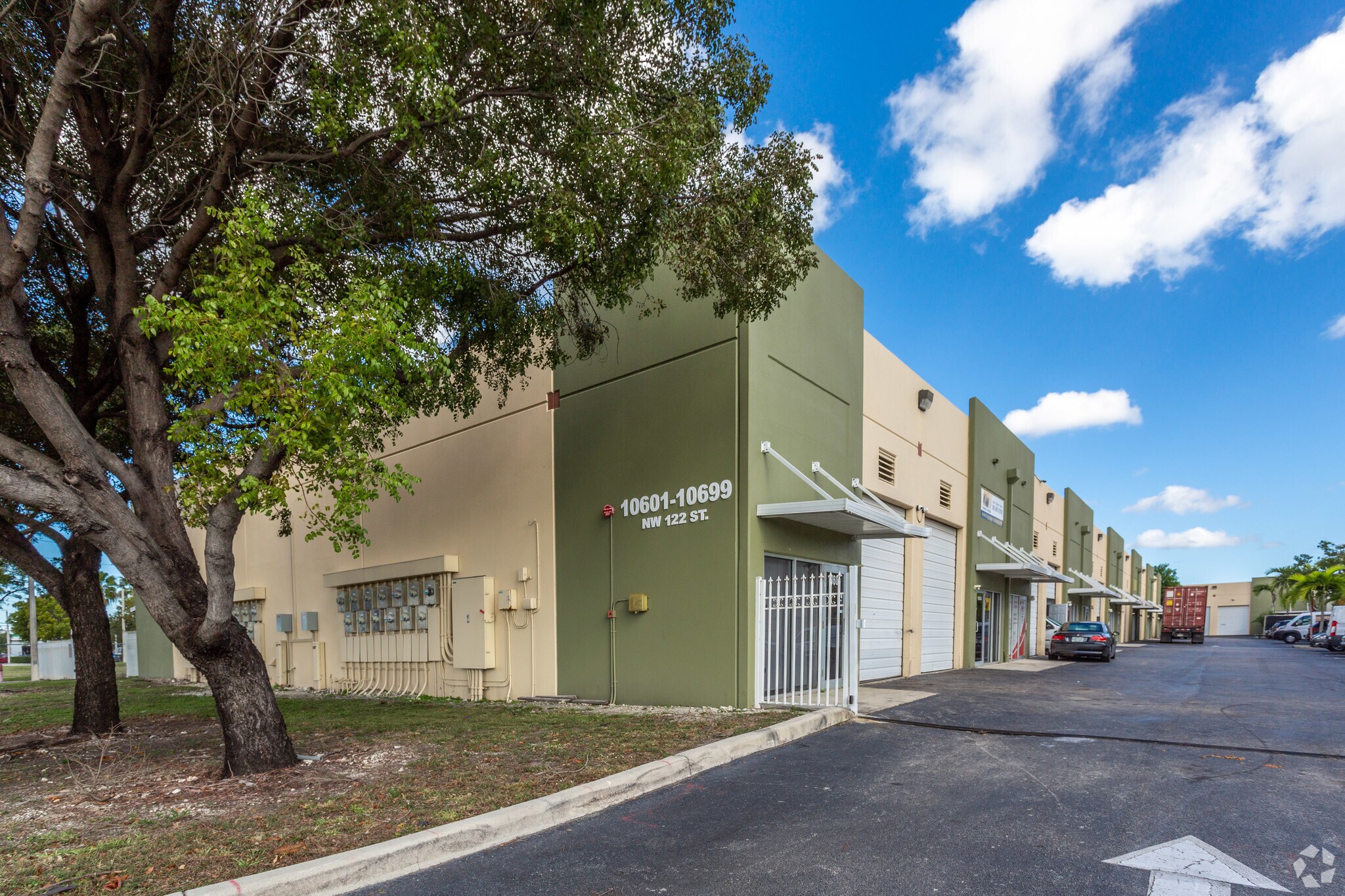 10601-10677 NW 122nd St, Medley, FL à louer Photo principale- Image 1 de 46