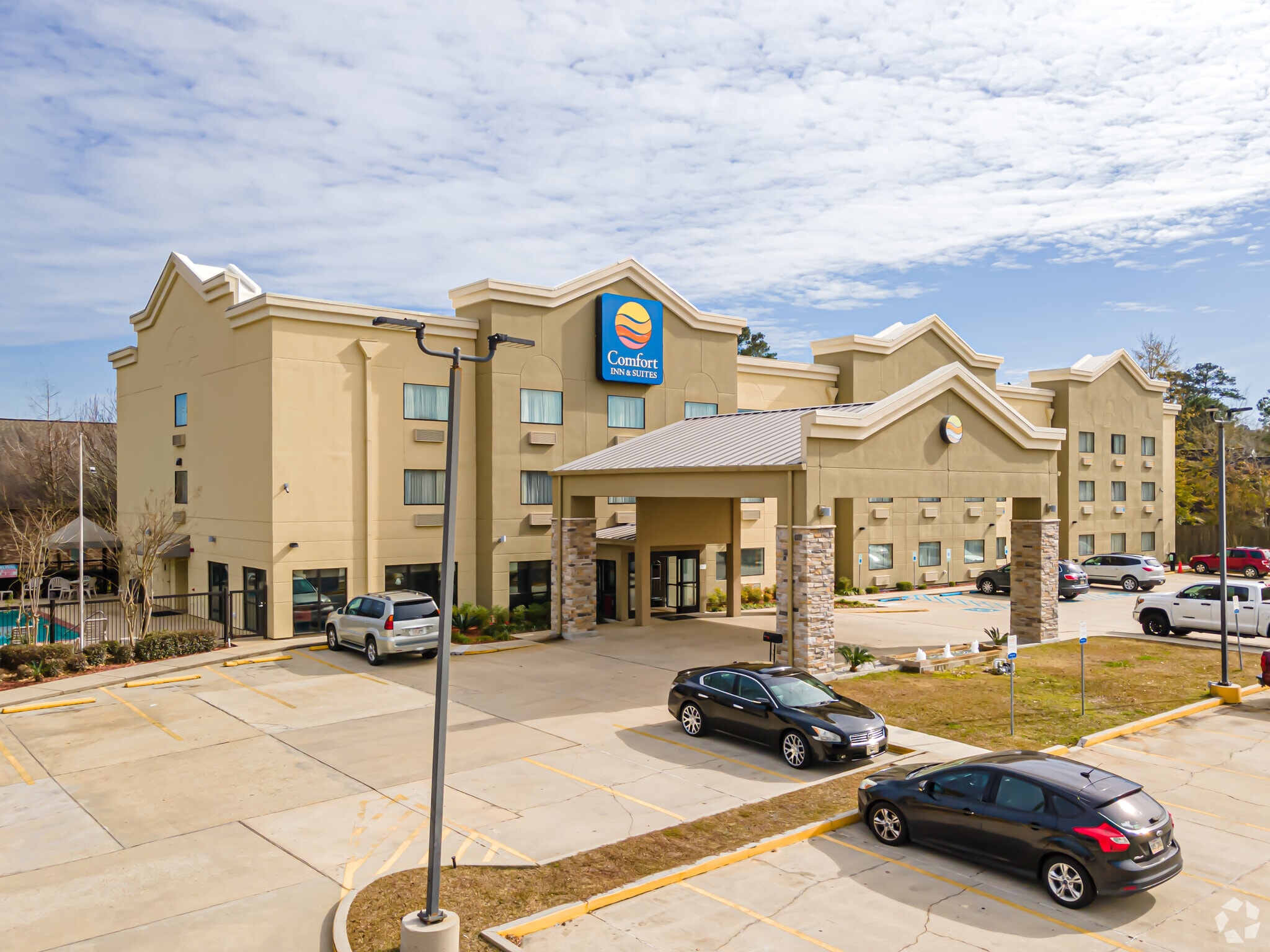 30 Louis Prima Dr, Covington, LA à vendre Photo du bâtiment- Image 1 de 24