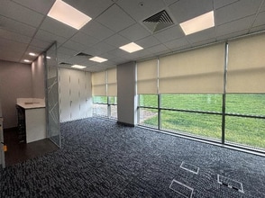 4 Cathedral Park, Wells for lease Interior Photo- Image 1 of 3