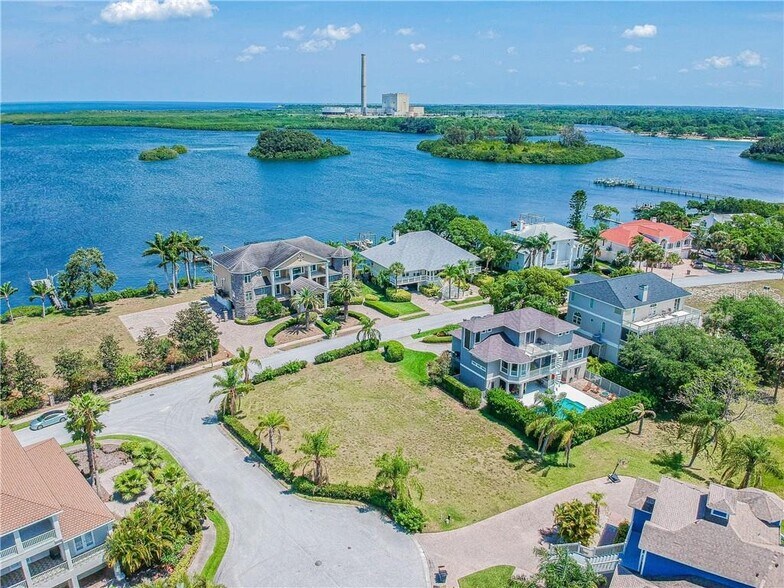 Ketch Cor, Tarpon Springs, FL à vendre - Photo du bâtiment - Image 2 de 7