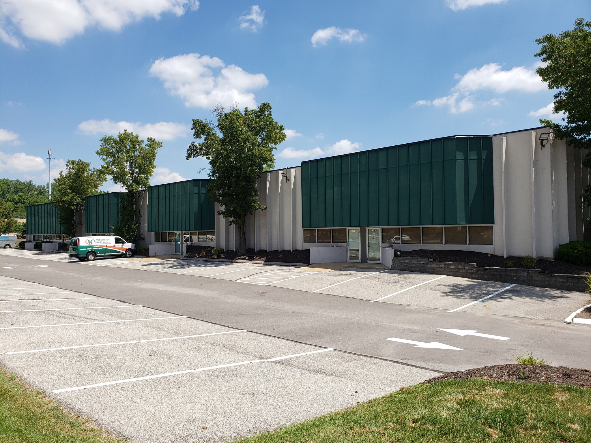 310-336 Sovereign Ct, Ballwin, MO à louer Photo du bâtiment- Image 1 de 3