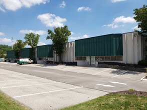 310-336 Sovereign Ct, Ballwin, MO à louer Photo du bâtiment- Image 1 de 3