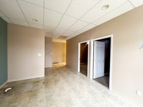 515 N Main St, Columbia, IL à louer Photo du bâtiment- Image 2 de 3