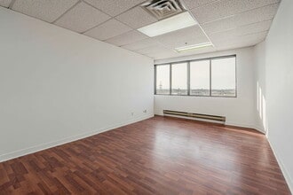 433 Rue Chabanel O, Montréal, QC for lease Building Photo- Image 2 of 6