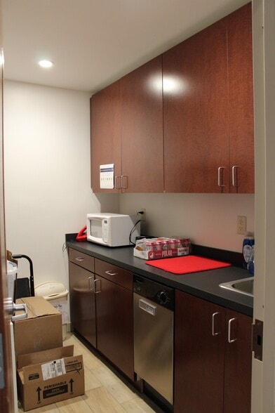 5193-5195 W Woodmill Dr, Wilmington, DE for sale - Interior Photo - Image 3 of 3