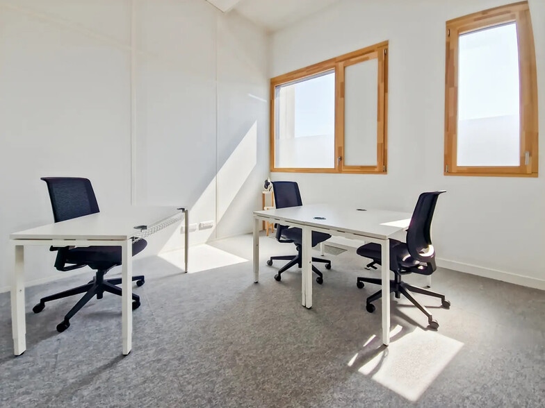 Office in Grenoble for lease - Interior Photo - Image 1 of 10