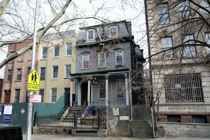 113 Clinton Ave, Brooklyn, NY for sale - Primary Photo - Image 1 of 1