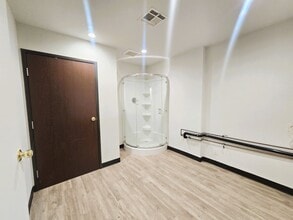 221 E 12th St, Los Angeles, CA for lease Interior Photo- Image 2 of 2