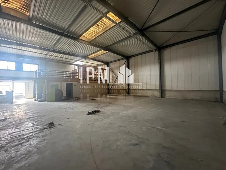 Retail in Vitrolles for lease - Interior Photo - Image 3 of 5