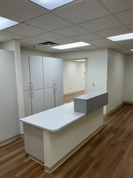 2011 E Houston St, San Antonio, TX for lease - Building Photo - Image 3 of 15
