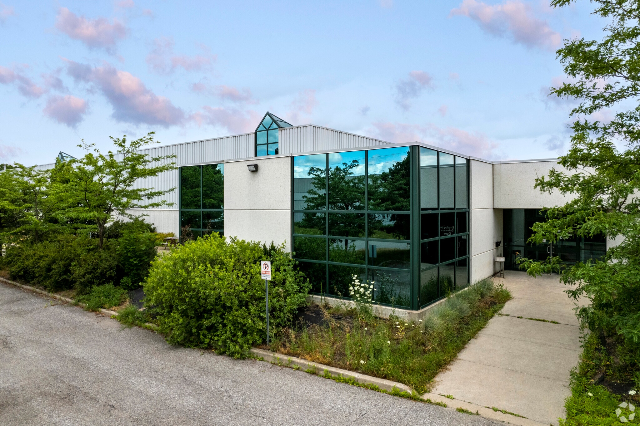 1920 Silicone Dr, Pickering, ON for lease Primary Photo- Image 1 of 5