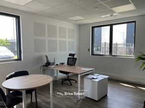 Flex in Saint-Priest for lease Interior Photo- Image 2 of 3