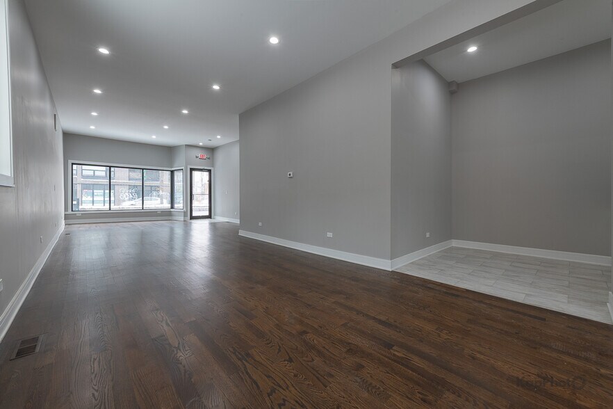 3044 W Irving Park Rd, Chicago, IL à louer - Photo du bâtiment - Image 2 de 37