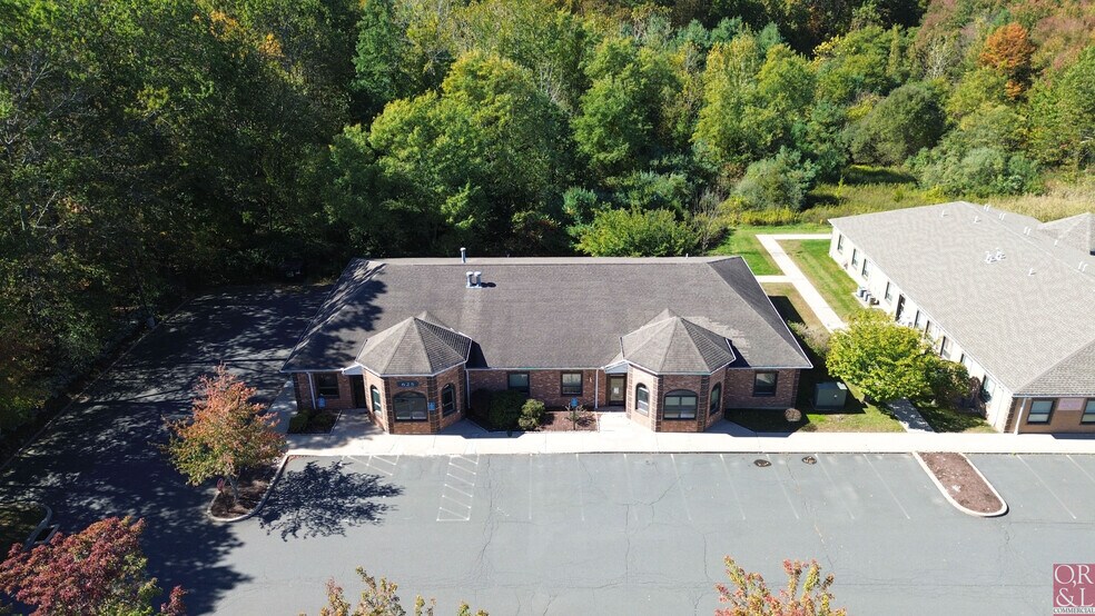 625 Clark Ave, Bristol, CT à louer - Photo du bâtiment - Image 2 de 8