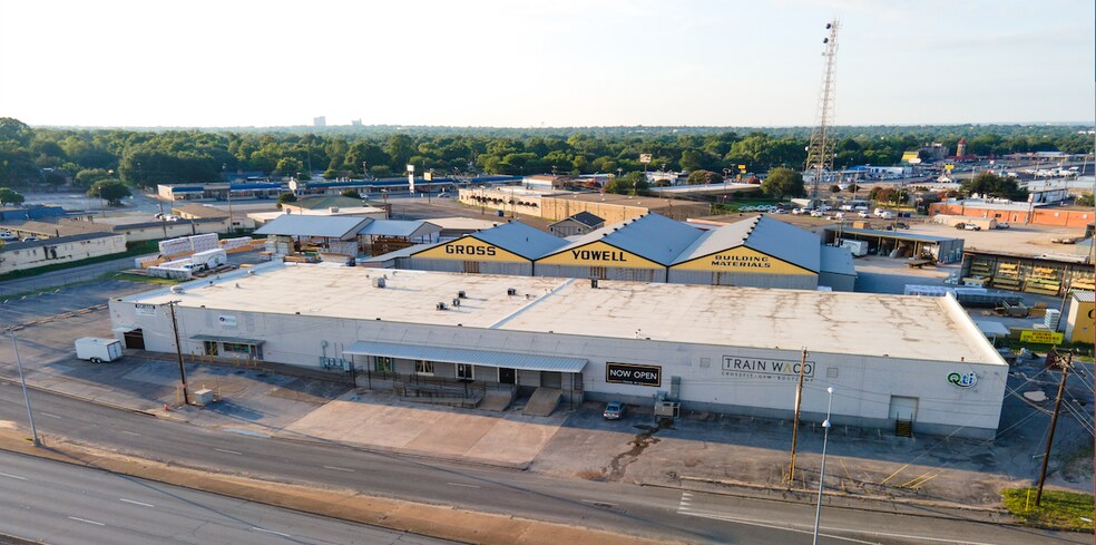 300 S Valley Mills Dr, Waco, TX à louer - Photo du bâtiment - Image 2 de 2