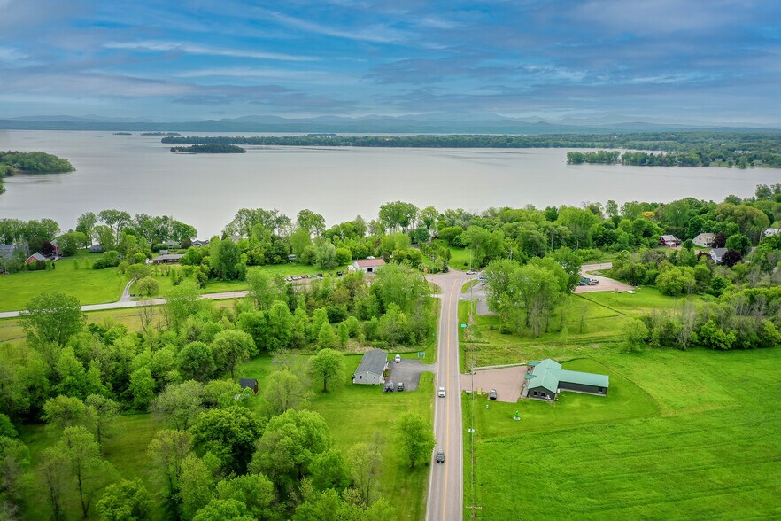7 Ferry Rd, South Hero, VT à vendre - Photo du bâtiment - Image 2 de 29