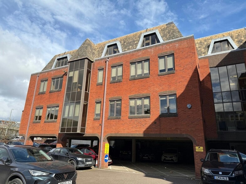 Vaughan Rd, Harpenden for lease - Building Photo - Image 2 of 2