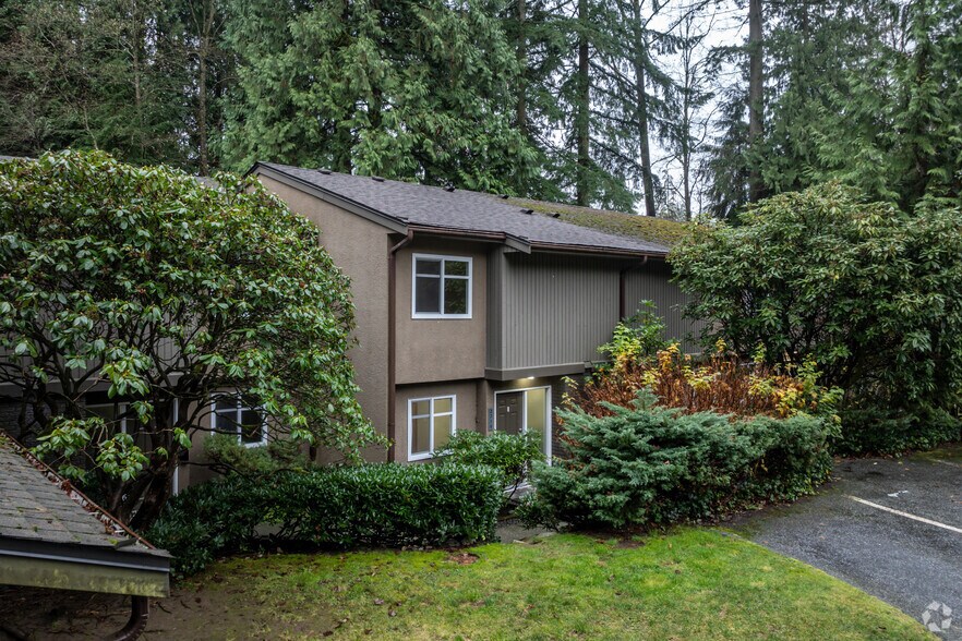 3701-3817 Princess Ave, North Vancouver, BC à vendre - Photo principale - Image 1 de 1