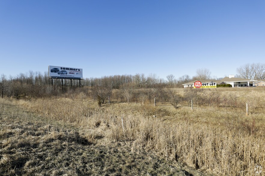 S Foster & Milan Dr, Saukville, WI à vendre - Photo du bâtiment - Image 2 de 7
