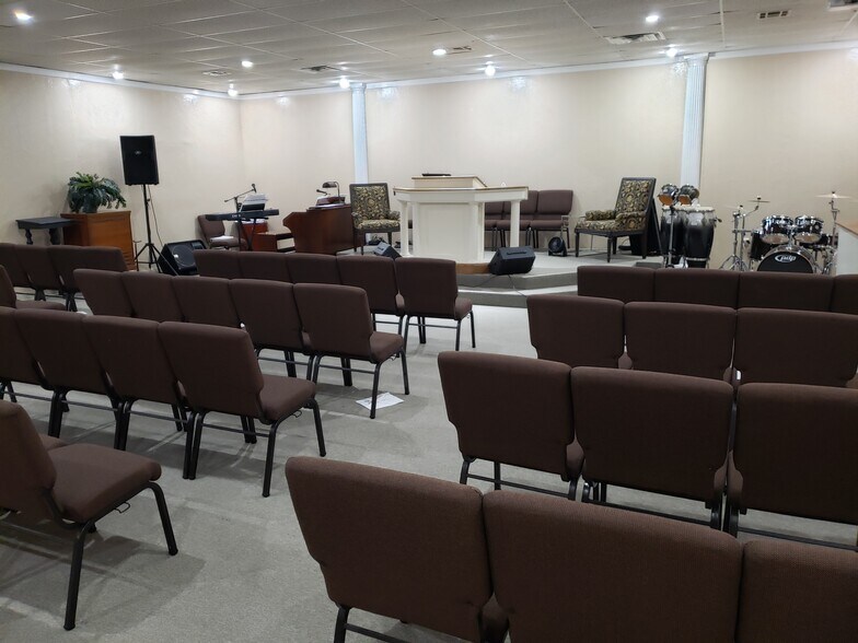 1116 SW H Ave, Lawton, OK for lease - Interior Photo - Image 2 of 3