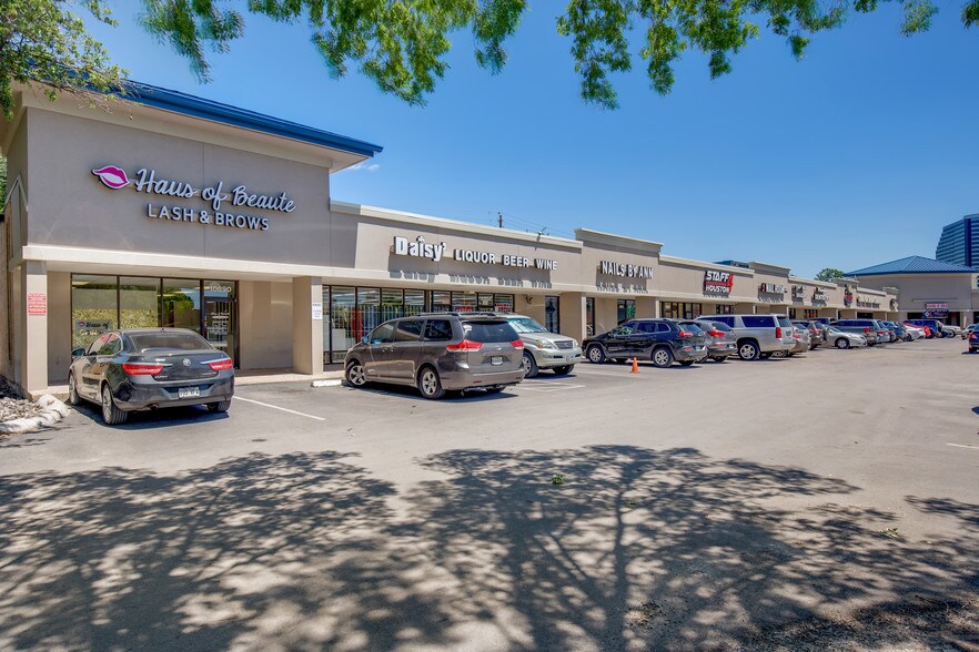 10820-10890 Westheimer Rd, Houston, TX à louer - Photo du bâtiment - Image 2 de 8
