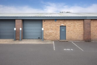 882 Plymouth Rd, Slough for lease Building Photo- Image 2 of 2