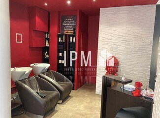 Plus de détails pour Multi-résidentiel à vendre