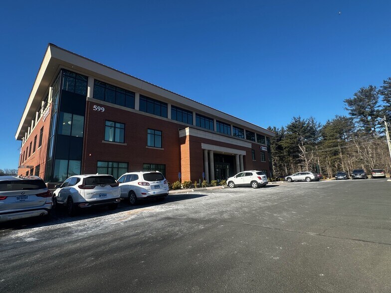 599 Farmington Ave, Farmington, CT à louer - Photo du bâtiment - Image 2 de 9