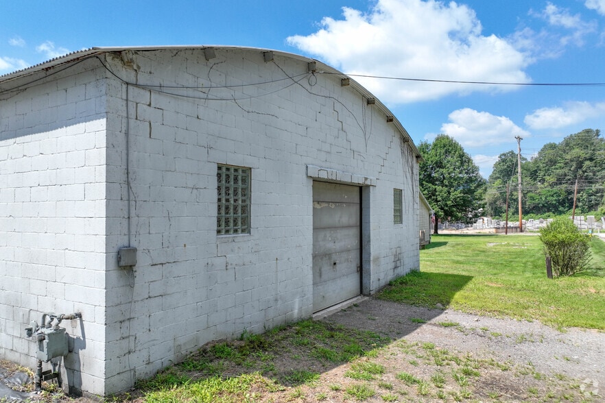 621 Plum St, Oakmont, PA for lease - Building Photo - Image 2 of 4